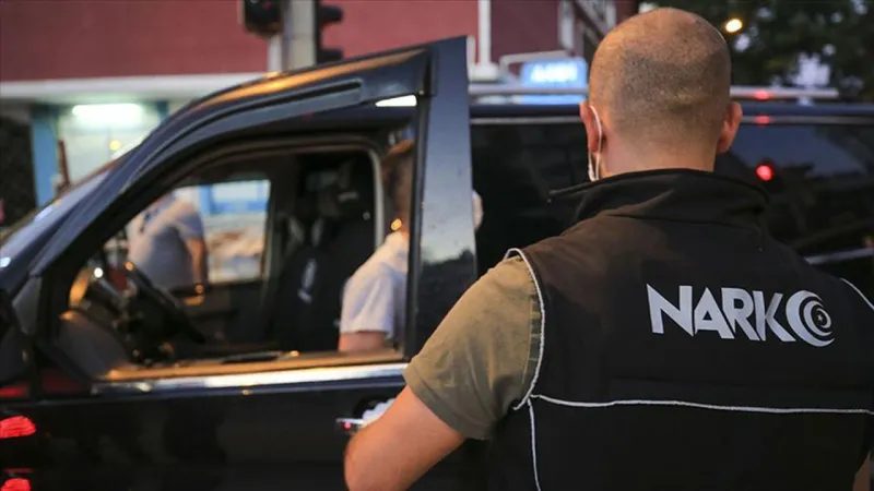 Adana'da Zehir Tacirlerine Şok Operasyon! 65 Gözaltı!