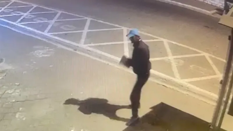 AK Parti binasına taşlı saldırı!