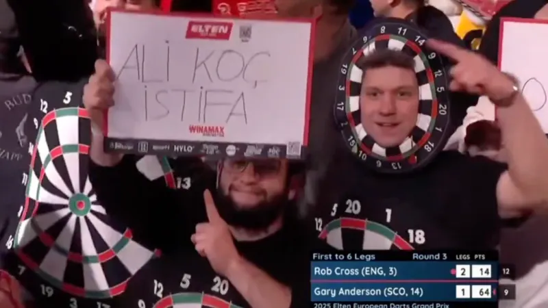 Ali Koç İstifa Sesleri Dart Sahasına Taşındı! Şoke Eden Anlar
