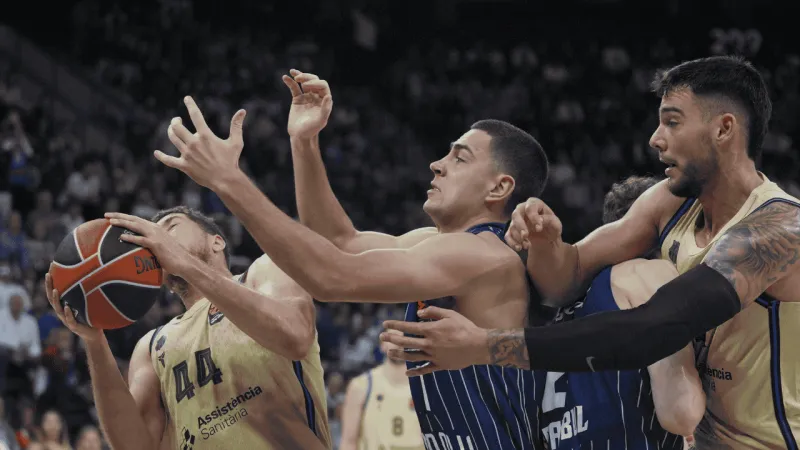 Anadolu Efes- Barcelona'yı son saniyede yıktı: Anadolu Efes 13 sayıdan geri geldi