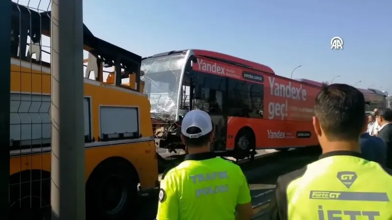 Bir İstanbul klasiği | Metrobüsü çeken vinç kontrolden çıktı! 2 yaralı