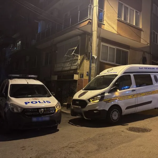 Birlikte yaşadığı kadını silahla yaraladı