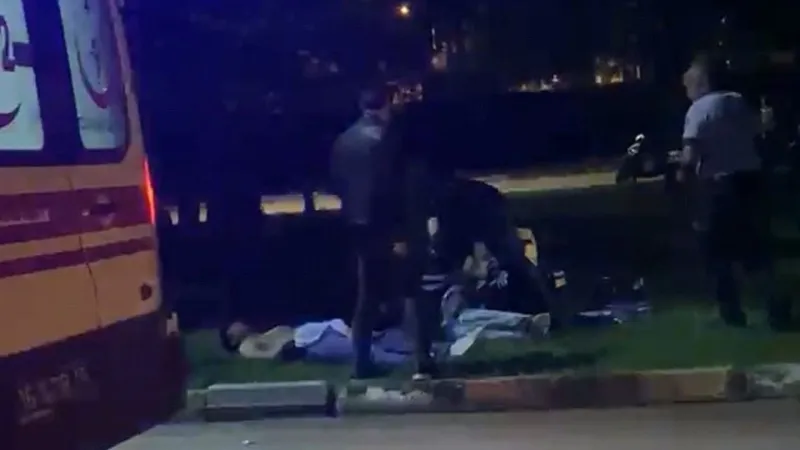 Bursa'da "Lazer tutma" kavgası: 2 kişi bıçaklandı