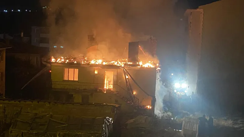 Çankırı'da Korkunç Yangın! Evler ve Araçlar Kül Oldu