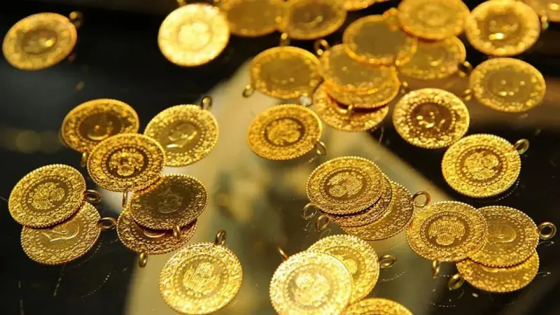 Dilencinin üstünden çıkanlar şok etti: 10 çeyrek...