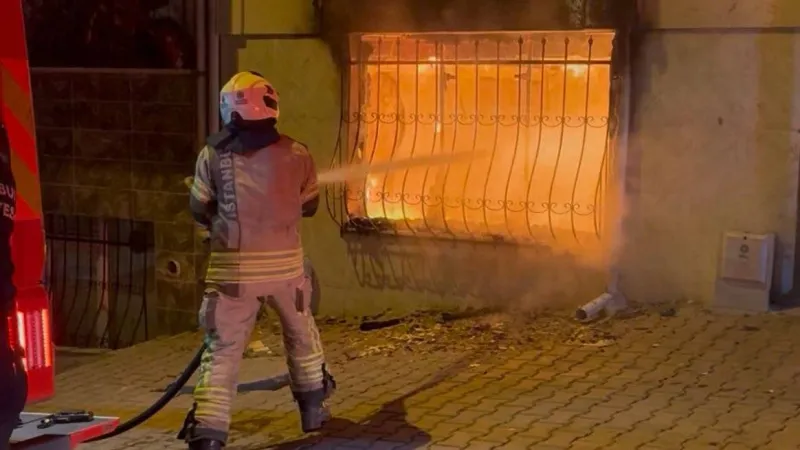 Esenyurt'ta 5 katlı binada yangın: 14 kişi kurtarıldı