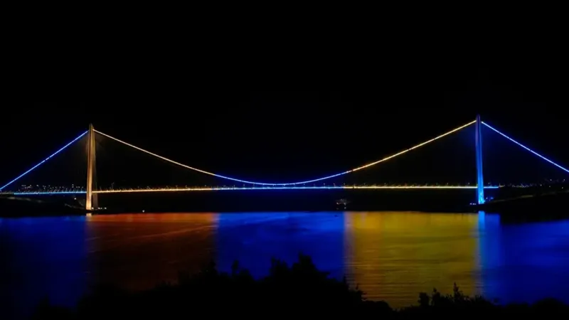 Fenerbahçe şampiyon oldu: İstanbul köprüleri sarı - lacivert parladı!