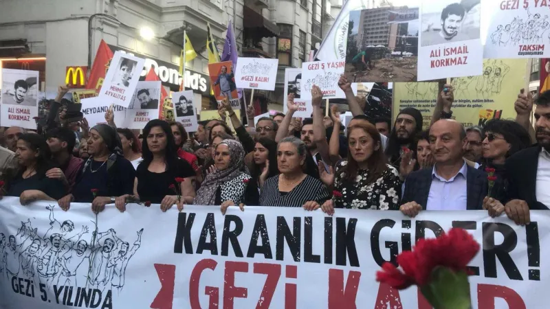Gezi anmasında gözaltına alınanlardan 82 kişi serbest bırakıldı