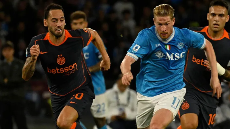 Hakan’ın golü Inter’e yetmedi, Napoli liderliği aldı