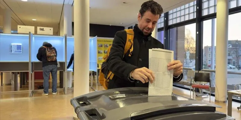 Hollanda seçimlerinde sosyal liberal D66 önde