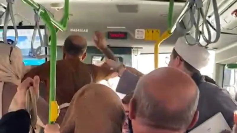 İETT Otobüsünde Şoföre Yumruklu Saldırı! İstanbul'da Neler Oluyor?