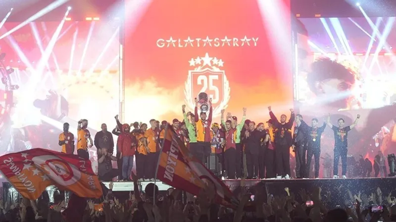 İlk kez olacak! 406 yıllık heykele bir Türk takımının forması giydirilecek