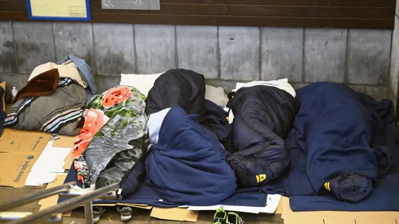 İngilterede evsizlik krizi keskin şekilde arttı: Yerel yönetimler mücadele edemiyor