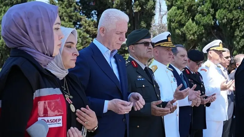 İstanbul Valisi Gül'den Edirnekapı Şehitliği'ne ziyaret