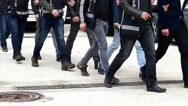 İstanbul ve İzmir'de FETÖ operasyonu! 174'ü muvazzaf 176 asker gözaltında