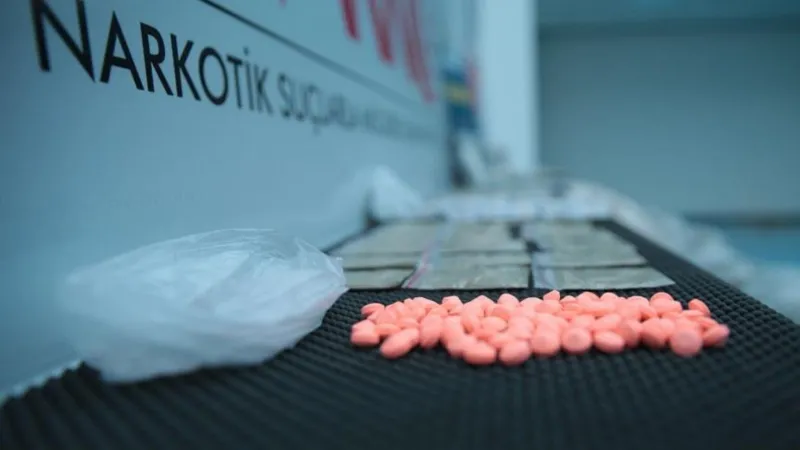 İzmir'de 130 kilo uyuşturucu ele geçirildi