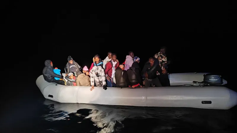 İzmir'de 42 düzensiz göçmen yakalandı, 24 düzensiz göçmen kurtarıldı
