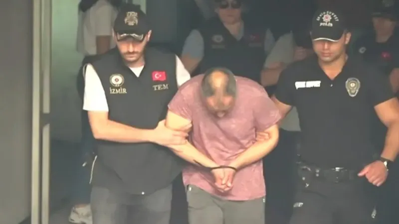 İzmir'de polis merkezine saldırıyla ilgili gözaltına alınan şüpheliler adliyeye sevk edildi