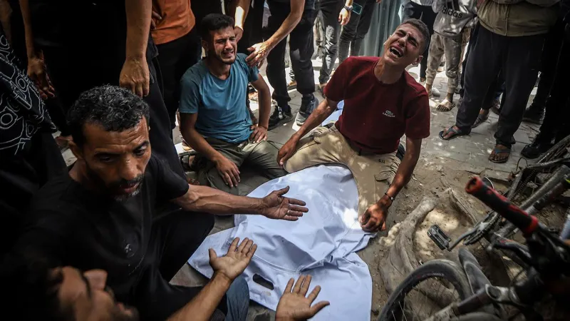 Katil İsrail'in bayramın ikinci gününde Gazze'ye düzenlediği saldırılarda 33 Filistinli öldü