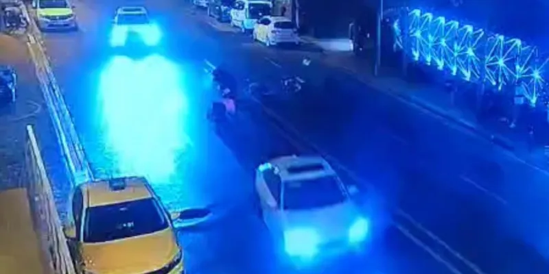 Kaza 'geliyorum' dedi! Motosikletliler kafa kafaya çarpıştı: 2’si ağır 3 yaralı