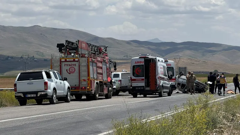Kızlarının mezuniyet törenine giderken kaza yaptılar: 1 ölü, 4 yaralı