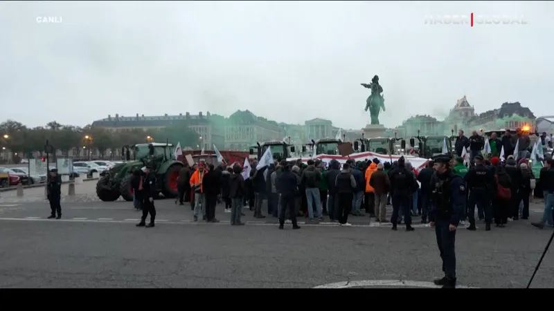Macron'a traktörlü protesto: Hükümet karşıtı protestoların ardından çiftçiler de sokağa indi