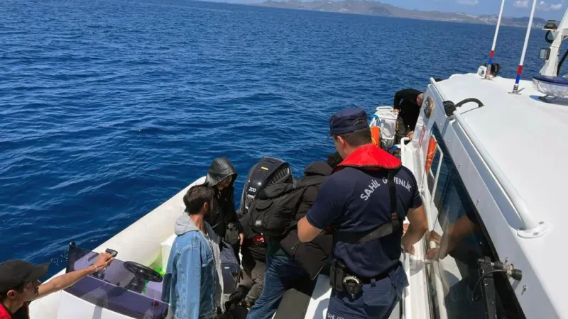 Muğla'da Yunanistan'ın geri ittiği 10'u çocuk 33 düzensiz göçmen kurtarıldı