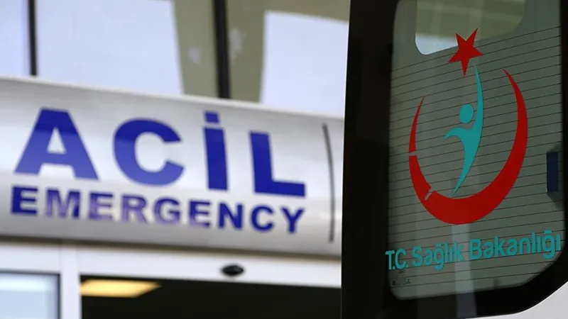 Antalya'da otomobille çarpışan motosikletli yaşamını yitirdi