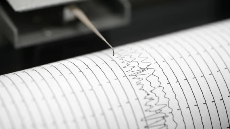 Ege'de Korkutan Deprem! Gece Yarısı Sallandık