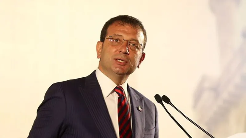 İmamoğlu'ndan Polis Günü'nde anlamlı mesaj! 'Onurlu polisle hukuksuzluğa bulaşanları ayırıyorum!