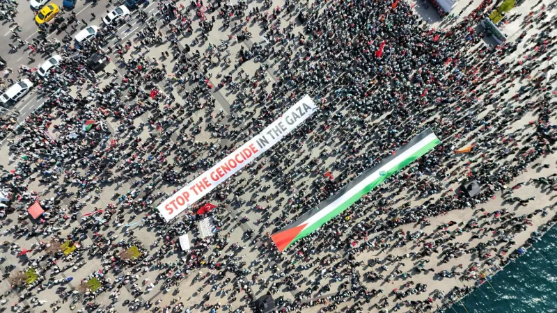 İstanbul'da Gazze Ölüyor Ayağa Kalk yürüyüşü düzenlendi