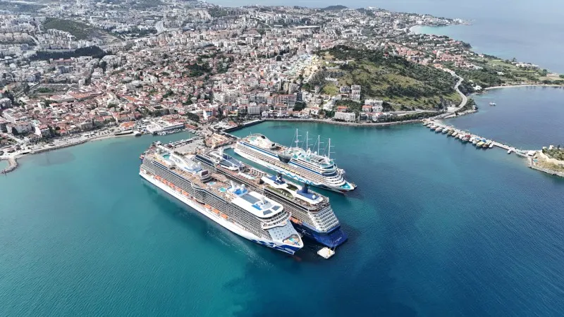 Kuşadası Turizm Cenneti! 4 Kruvaziyer ile Rekor Turist Akını!