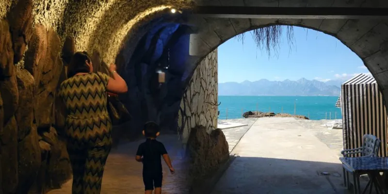 Antalya'da Falezlere Gizli Tünel Şoku! Turistler Ne Yaptı?