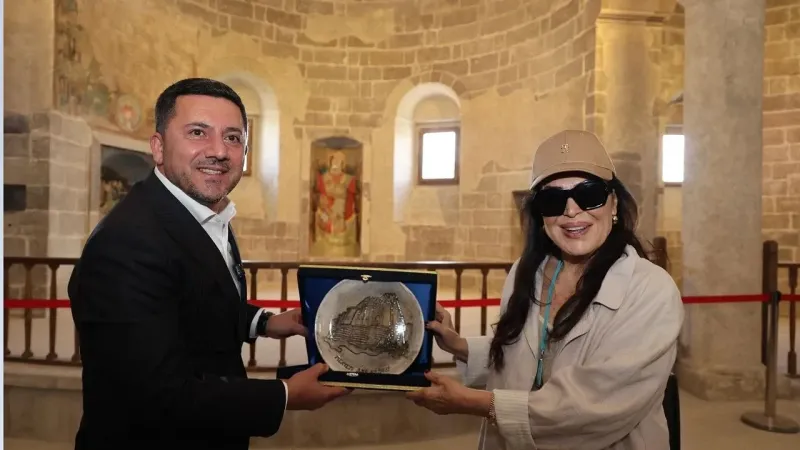 Türkan Şoray'dan 52 Yıl Sonra Duygulandıran Kilise Ziyareti!