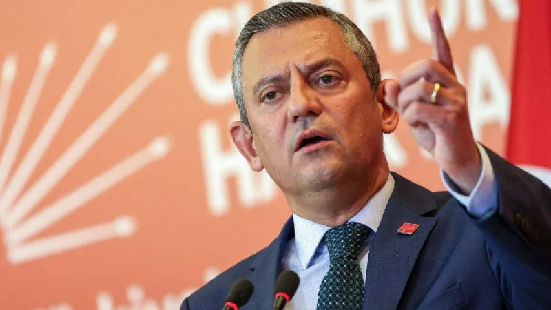 Özgür Özel kayyım iddialarına 'güldü': Ne yapacaklar seçimleri mi yenileyecekler?