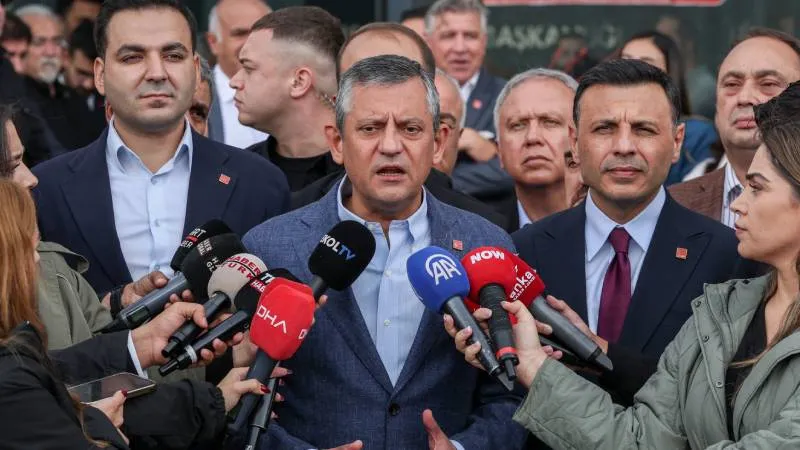 Özgür Özel'den Erdoğan'a Sert Sözler: Meclis'te Olmayınca Ne Oldu?