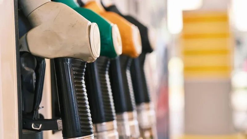 Petrol fiyatları rekor kıracak: Akaryakıta dev zam yolda!