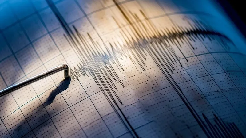 Yunanistan Sallandı! 4.8'lik Deprem Korkuttu!