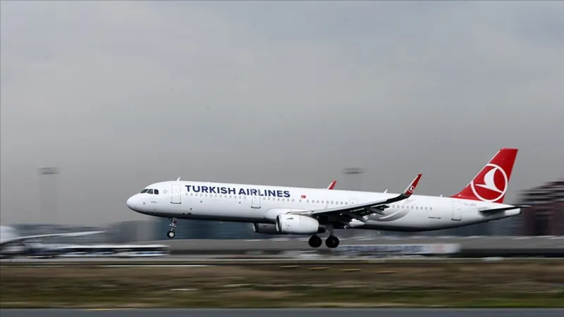 THY'nin Antalya seferinde korkutan anlar: Uçaktan iniş sonrası duman yükseldi