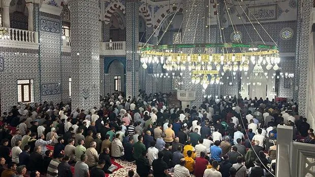 Türkiye’de ilk Kurban Bayramı namazı Iğdır’da kılındı