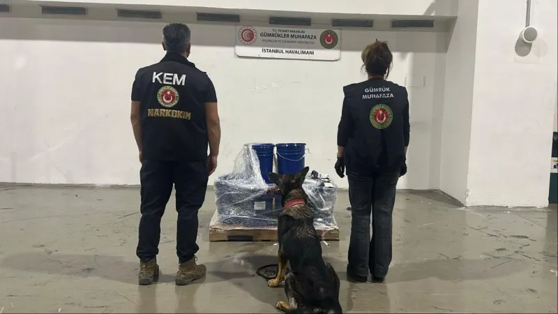 İstanbul'da Dev Uyuşturucu Operasyonu! 1 Ton Esrar Ele Geçirildi!