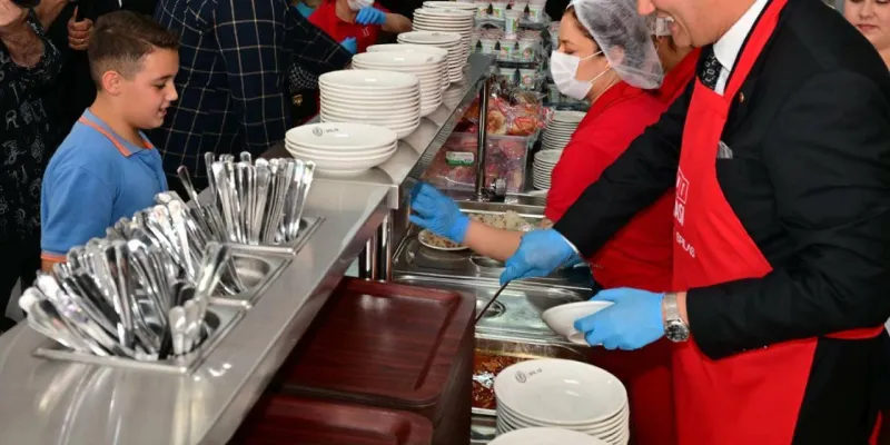 Manisa'da Ucuz Yemek! Kent Lokantası 50 TL'ye Doyuruyor!